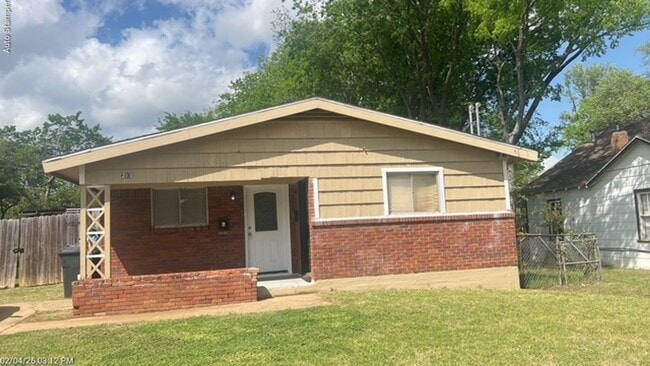 Building Photo - 213 Hosack St