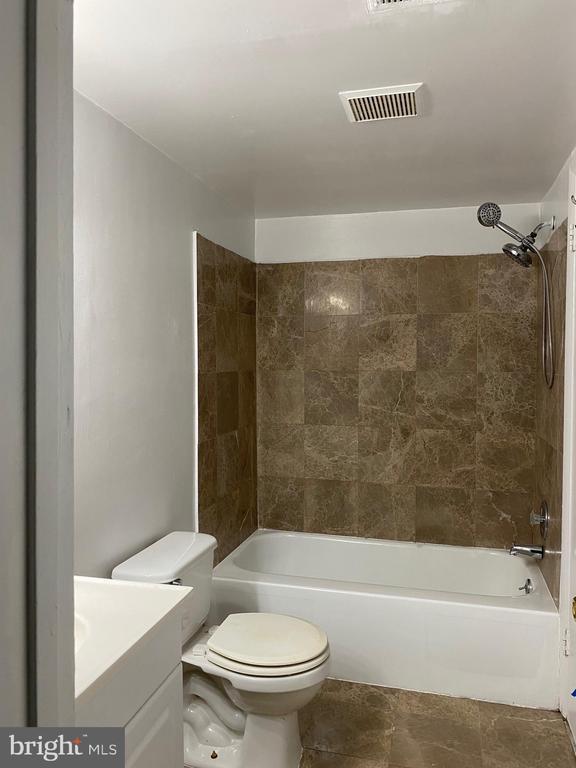 Building Photo - 8865 Roll Right Ct Unit H