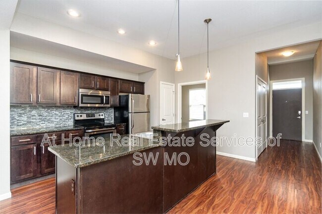 Photo - 1200 W Walnut St Unit C203