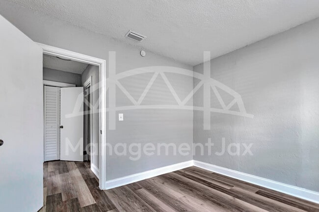 Photo - 1536 W 10th St