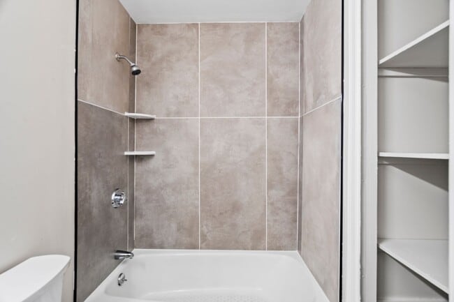 Photo - Beautifully Renovated 1 Bedroom Apartment! Unidad 433 Oaklawn Ave 324