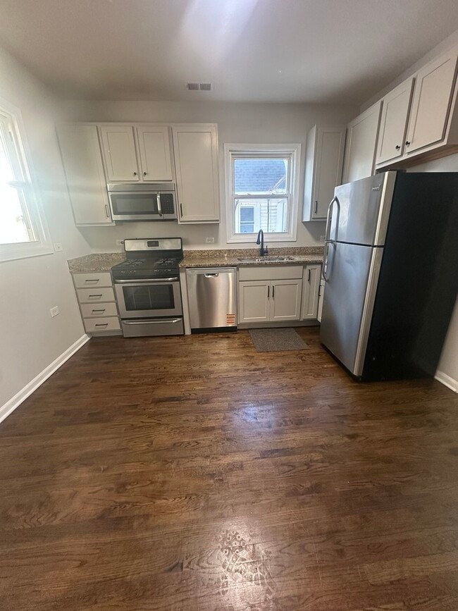 Photo - 3251 W Berteau Ave Unidad 2