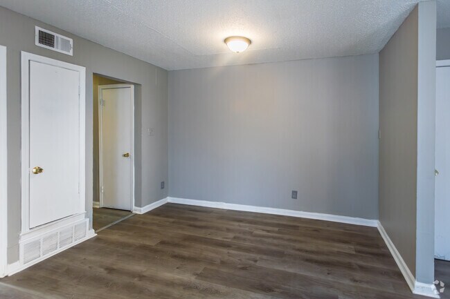 2BR, 1BR - 838SF - Dining Area