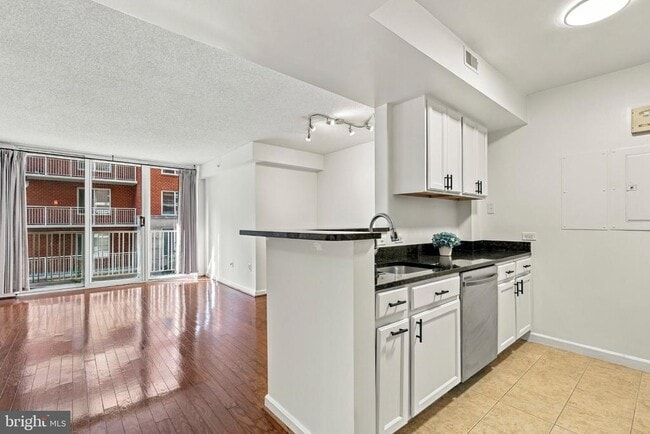 880 N Pollard St Unit 406