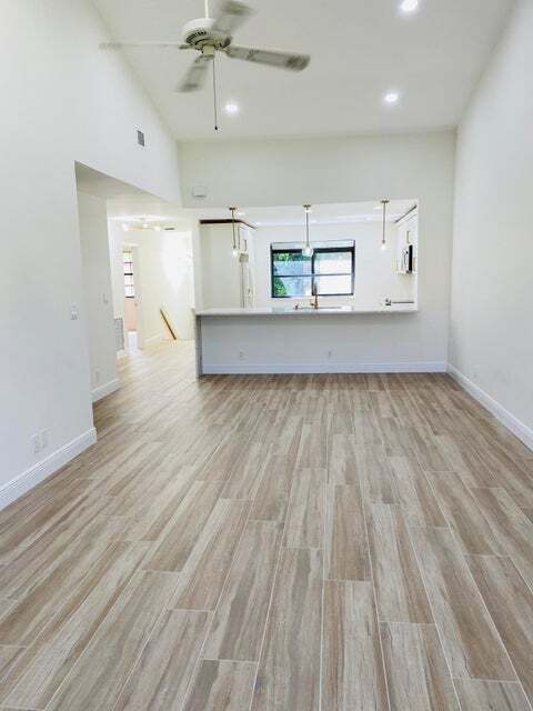 Photo - 7917 La Mirada Dr Unidad 7917