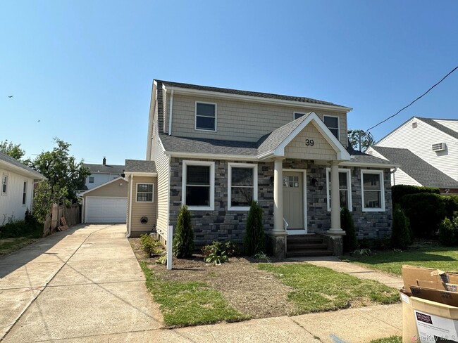 Building Photo - 39 Fairfield Ave Unit 2nd Fl