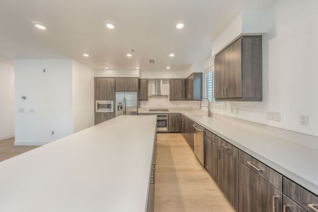 Photo - 216 Paramount