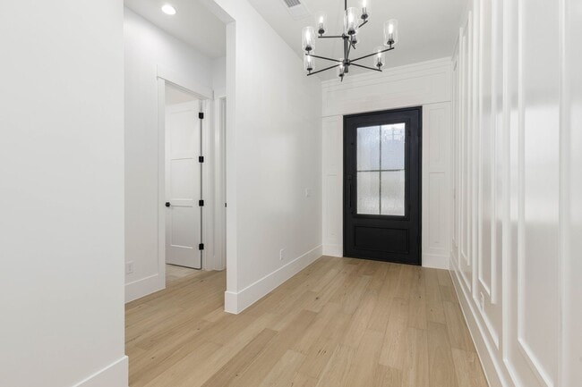 Photo - Beautiful 6-Bedroom Home for Rent in Prime...