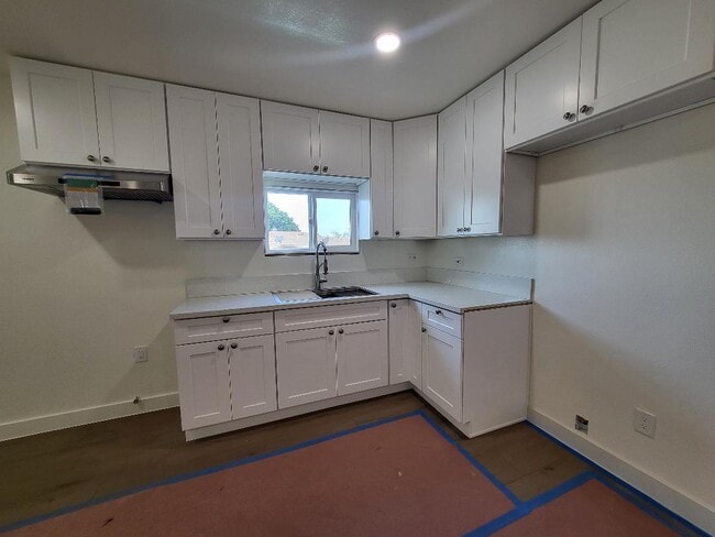 Kitchen - 6919 Seville Ave Apartments