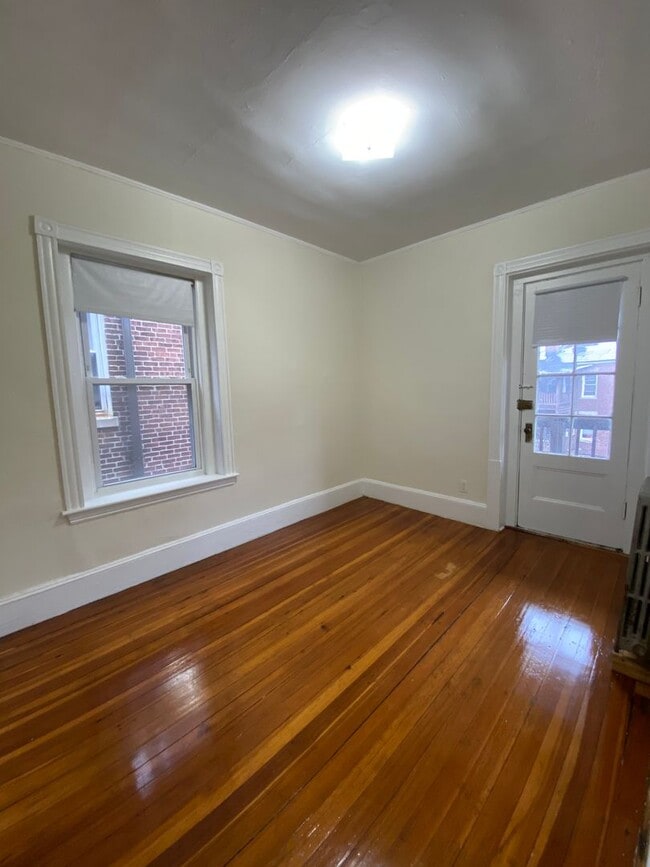 Photo - 1595 Beacon St