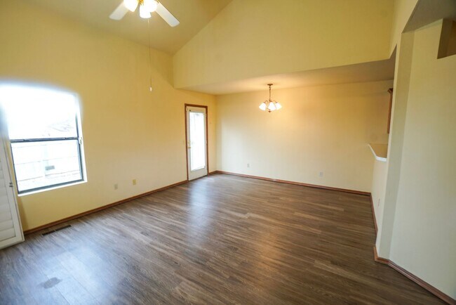 Photo - Must see 2 bed, 2 bath duplex near the University of Oklahoma