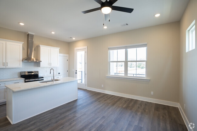 3BR, 3BA - 1,412SF - Living Room - Parkside Townhomes