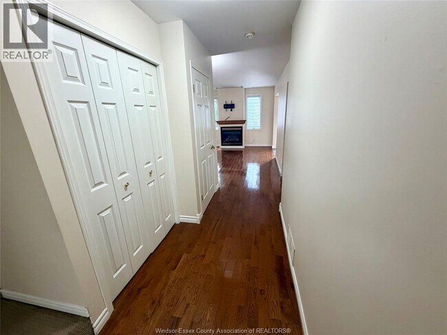 Photo - 1484 Border Cres