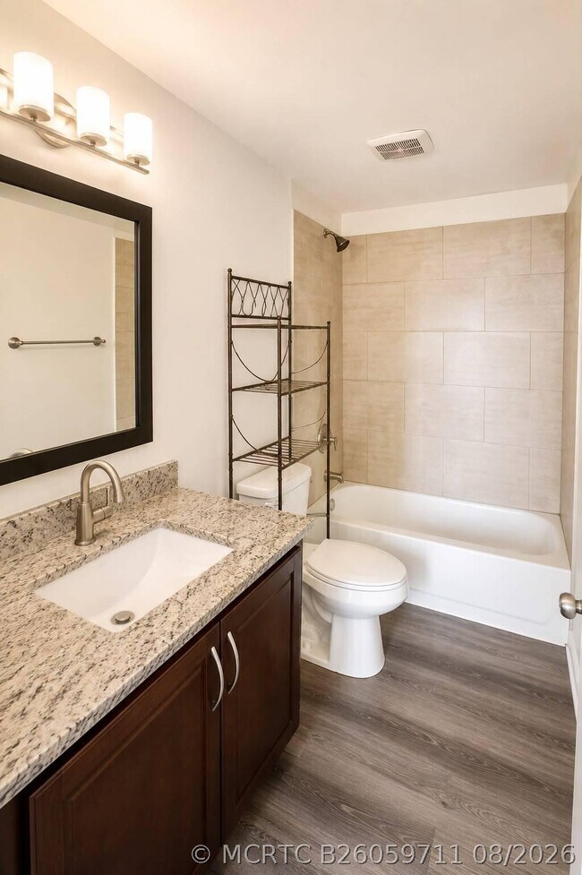 Photo - 700 Nottingham Cir Unit E