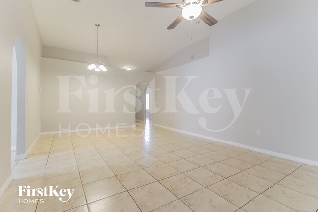Photo - 253 McKay Blvd