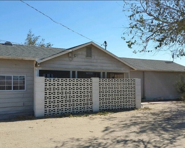 Building Photo - 3 bedroom 2 bath house
