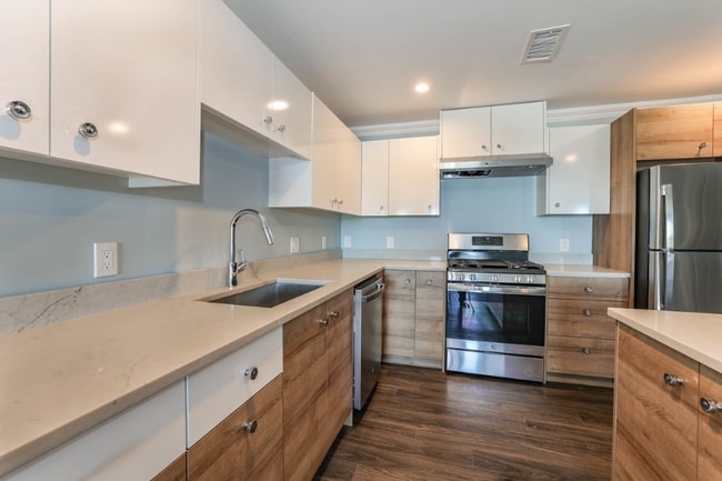 Photo - 918 Providence Hwy Unit 409