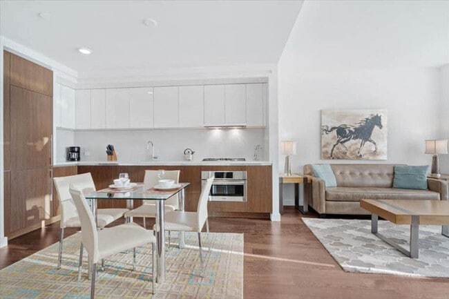 Photo - 605 W 42nd St Unidad ID1025119P