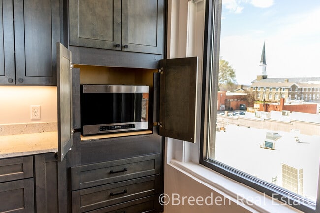 Photo - 100 W Union St