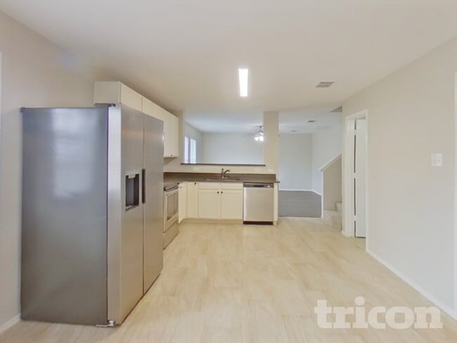 Photo - 1221 Dianthus Dr