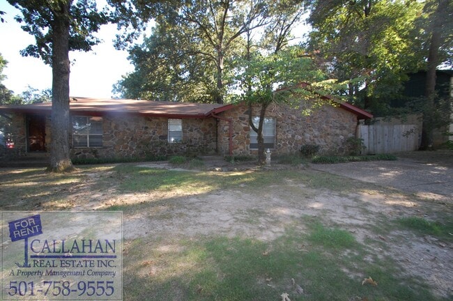 Building Photo - 6102 Woodview Dr N Unit A