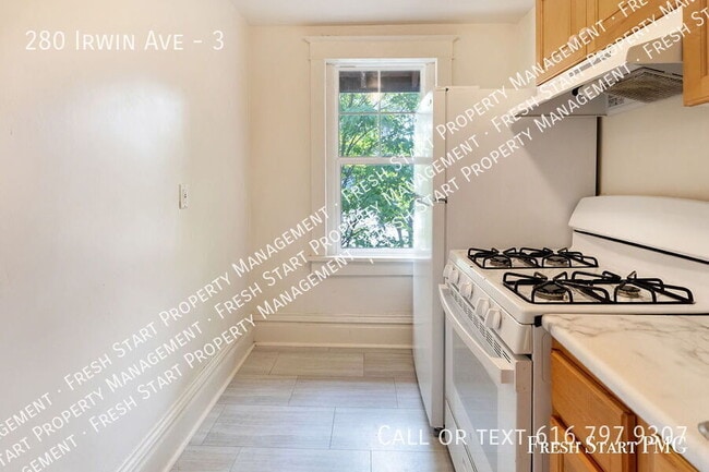 Building Photo - 280 Irwin Ave Unit 3