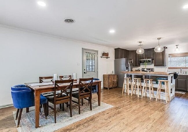 Photo - 1010 Solomon St