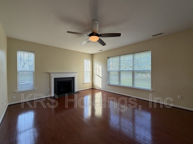 Photo - 13 Hampshire Glen Pkwy