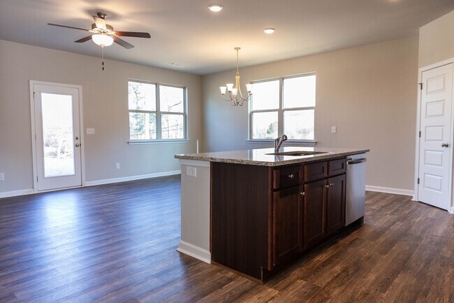 Photo - 4 Bed 2.5 Bath home in Gainesville! Retrea...