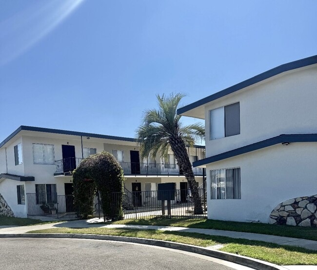 Photo - Courtyard Apartments
