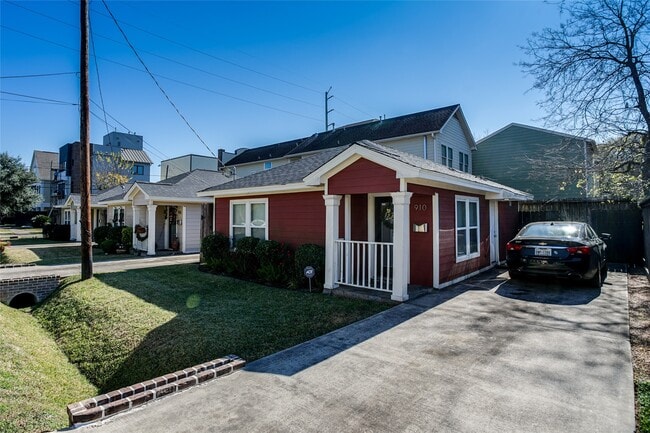 Photo - 910 W 9th St