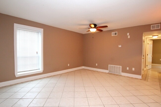 Photo - Coastal Condo Living with Pensacola Bay Views, Waterfront Pool Access & Prime Location Near Downt...