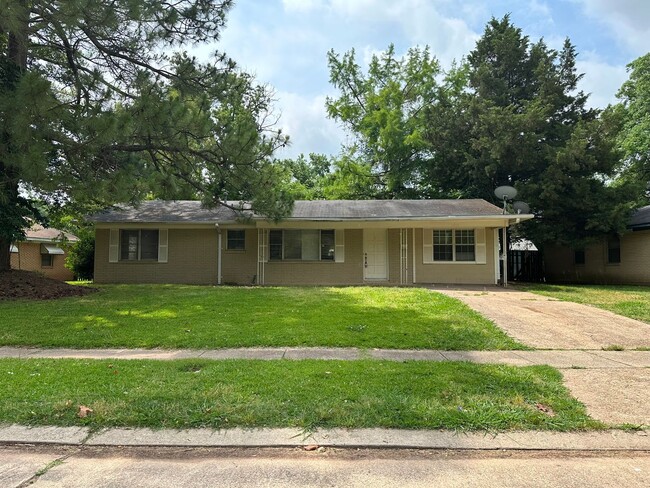Building Photo - Updated 3 Bedroom home in Central Park