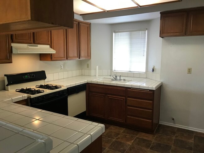 Building Photo - 2121 Phlox Ave Rental