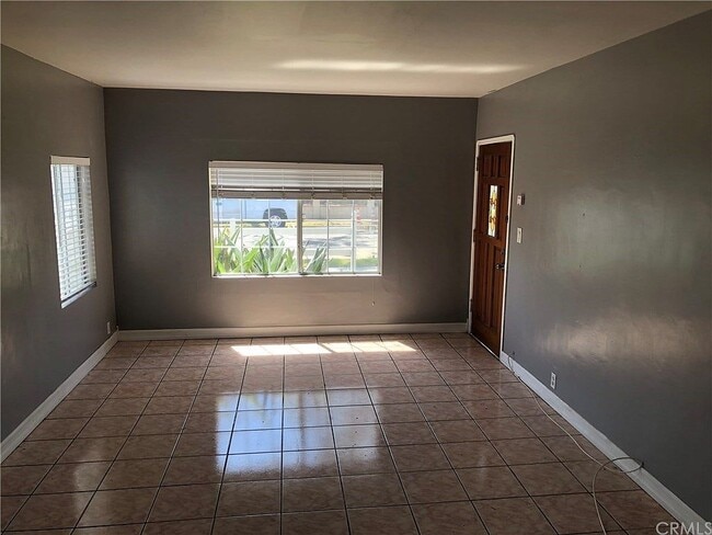 Photo - 5890 Gundry Ave