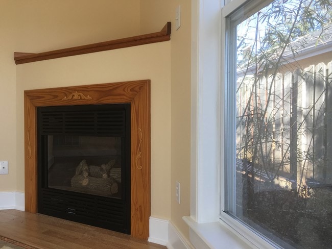 Gas fireplace & plush carpets throughout - 3 Rosemont Ct