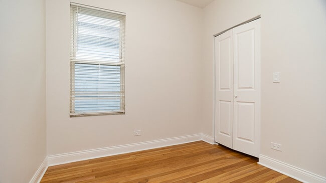 Photo - 1736 W Summerdale Ave Unit 1