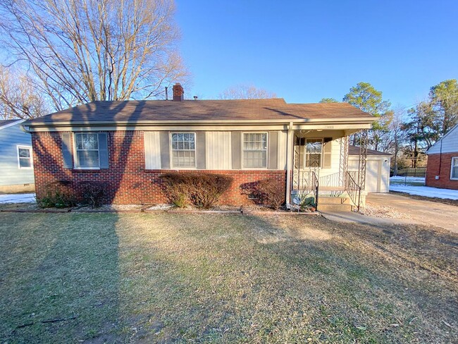 3 bed, 2.5 bath recently renovated in East... - 3 bed, 2.5 bath recently renovated in East... House