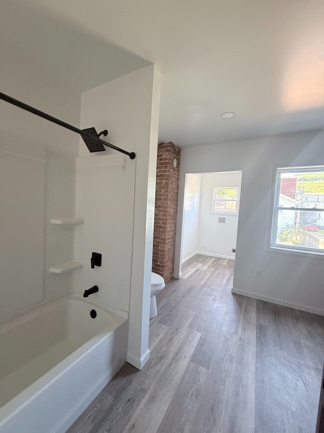 Photo - 526 N 2nd St