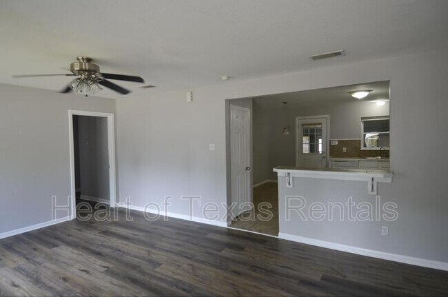 Photo - 2021 Travis St