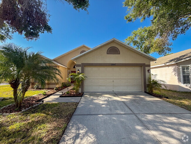 Building Photo - Stunning 3-Bedroom Retreat in Gibsonton wi... Rental