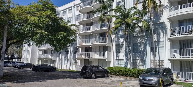 Building Photo - 498 NW 165th St Rental