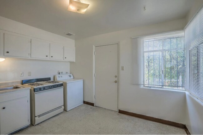 Photo - 3516 Crest Ave SE Apartamento