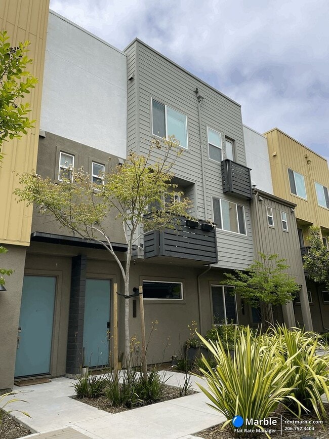 Building Photo - Modern 2-Bedroom, 2.5-Bath Townhome in Oakland