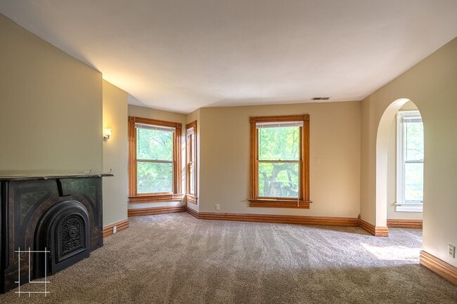 Building Photo - 409 W 5th Ave Unit 409 W. 5th Ave