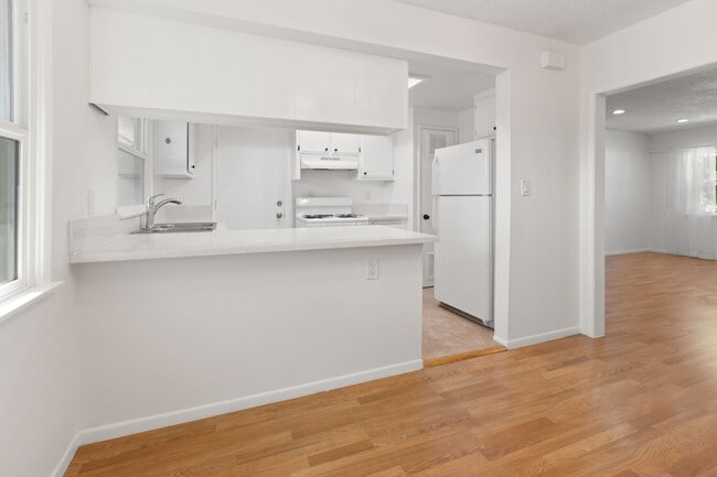 Photo - 5830 Bowcroft St Unit Cameo Woods