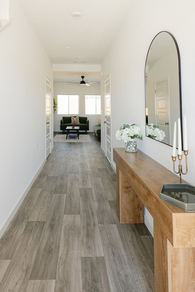 Photo - 980 Rubcom Road W
