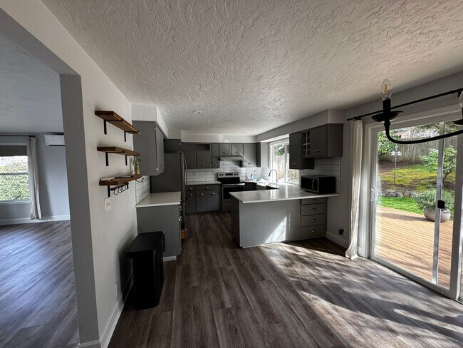 Photo - Spacious 3 Bedroom Home in South Eugene – Churchill Area