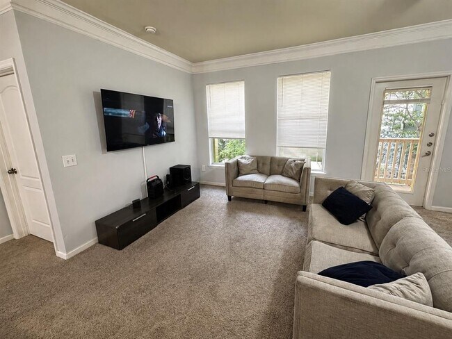8848 Villa View Cir Unidad 207