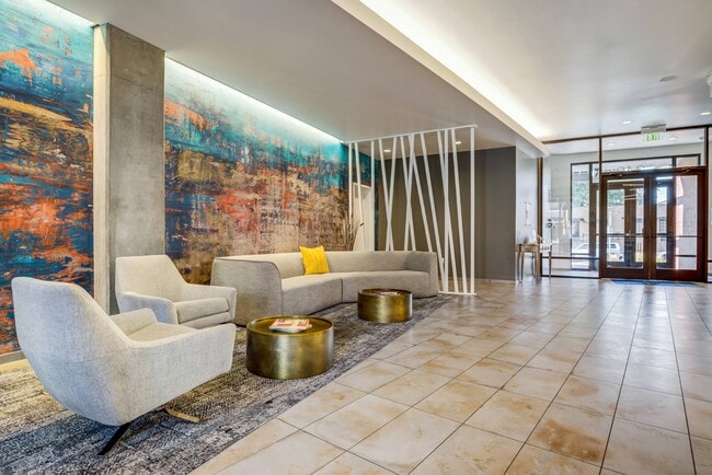 Zona de asientos de la casa club - Patina Flats at the Foundry Apartments